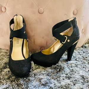 🖤Guess 7.5 Black Shimmer Crossover Elastic Pump with Gold✨Accents NWOT🖤